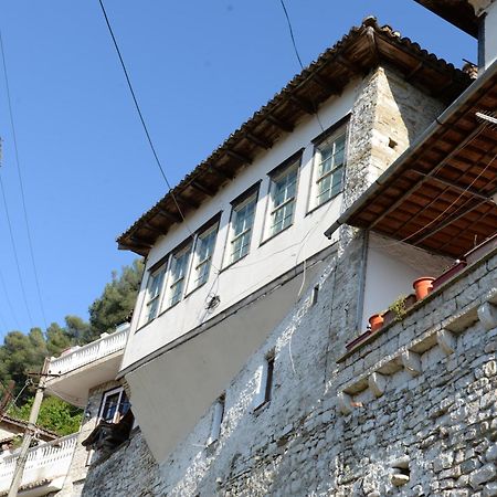 Guest House Taunus Μπεράτ Εξωτερικό φωτογραφία