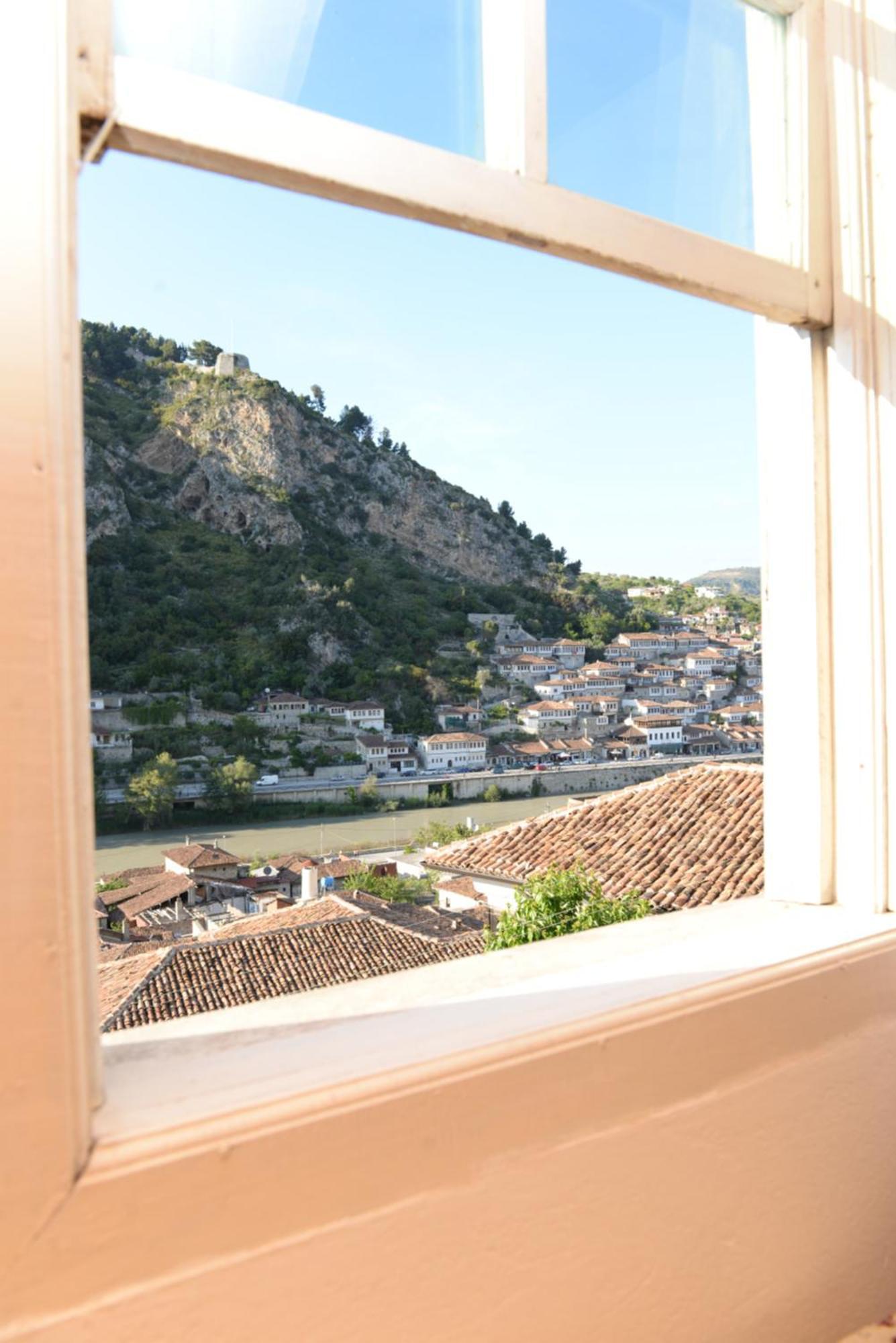 Guest House Taunus Μπεράτ Εξωτερικό φωτογραφία