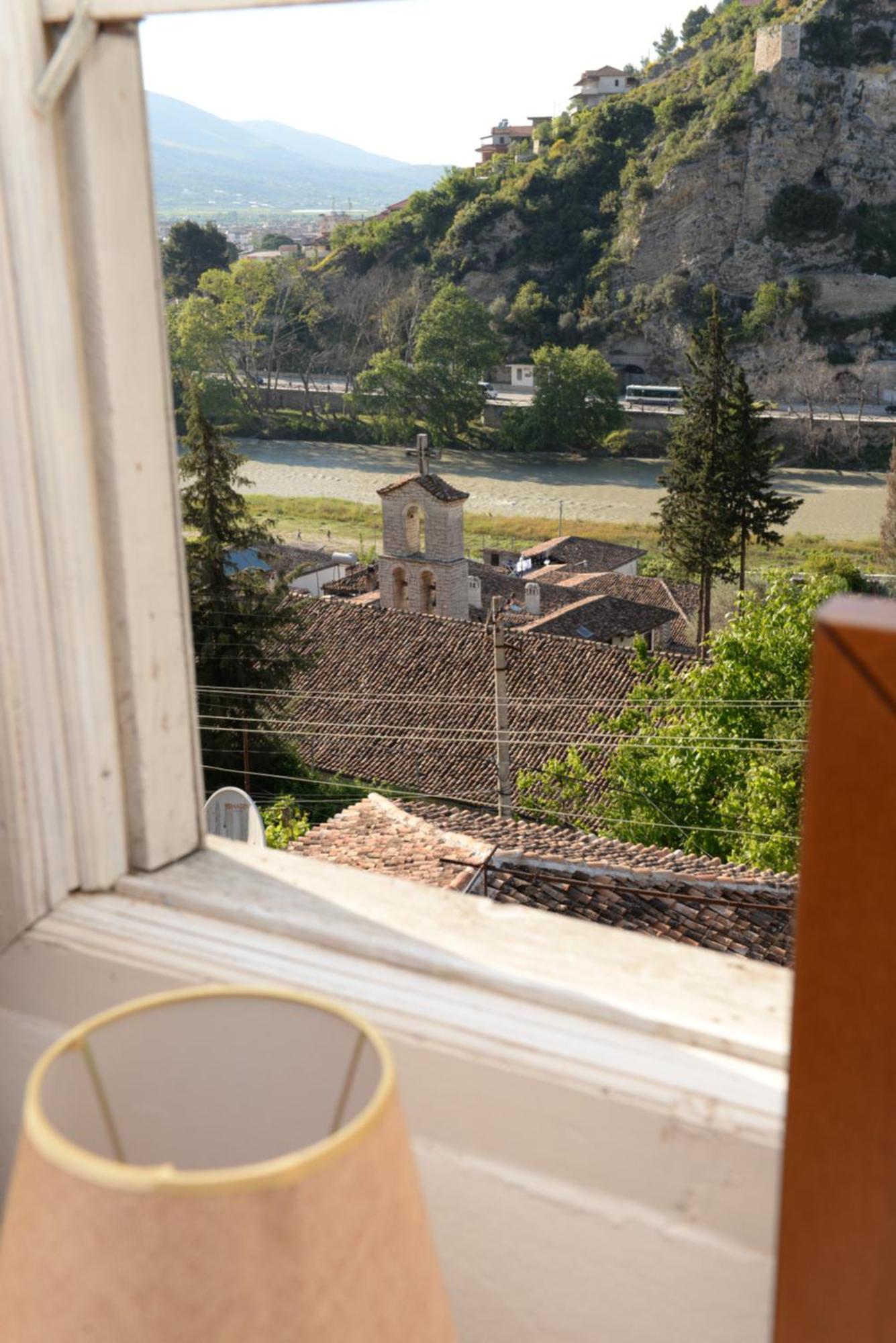 Guest House Taunus Μπεράτ Εξωτερικό φωτογραφία