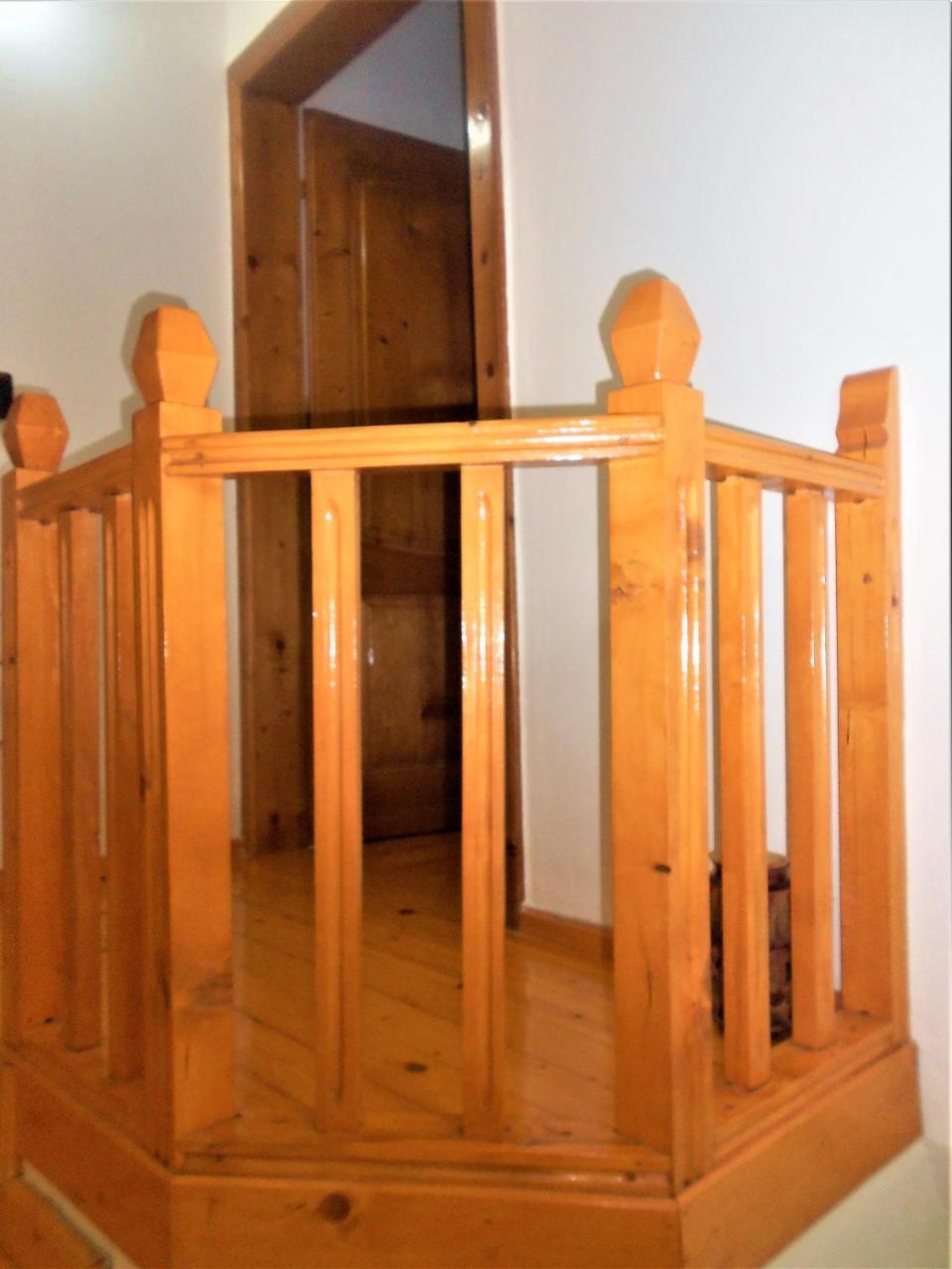Guest House Taunus Μπεράτ Εξωτερικό φωτογραφία