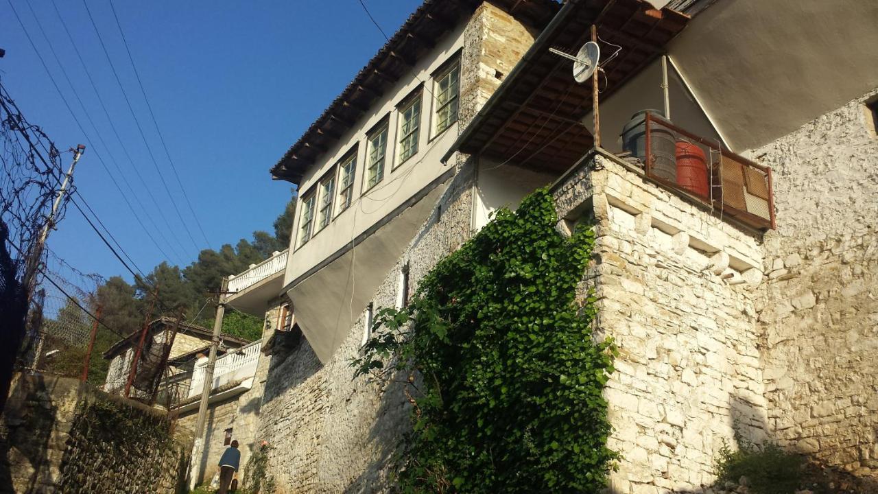 Guest House Taunus Μπεράτ Εξωτερικό φωτογραφία