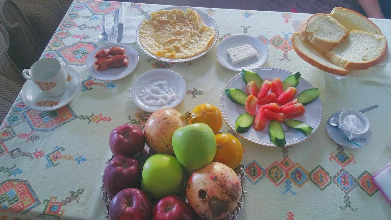 Guest House Taunus Μπεράτ Εξωτερικό φωτογραφία