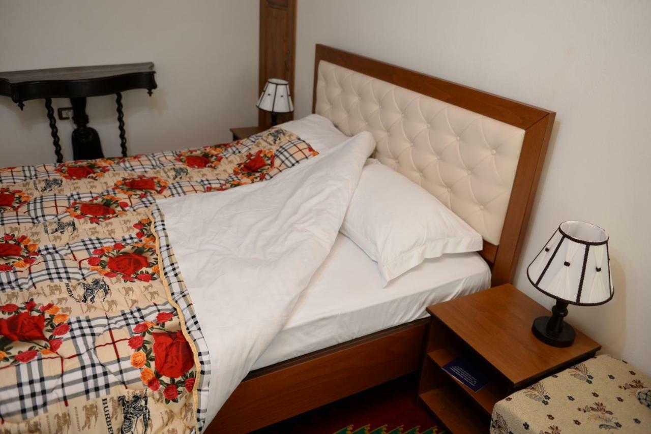 Guest House Taunus Μπεράτ Εξωτερικό φωτογραφία
