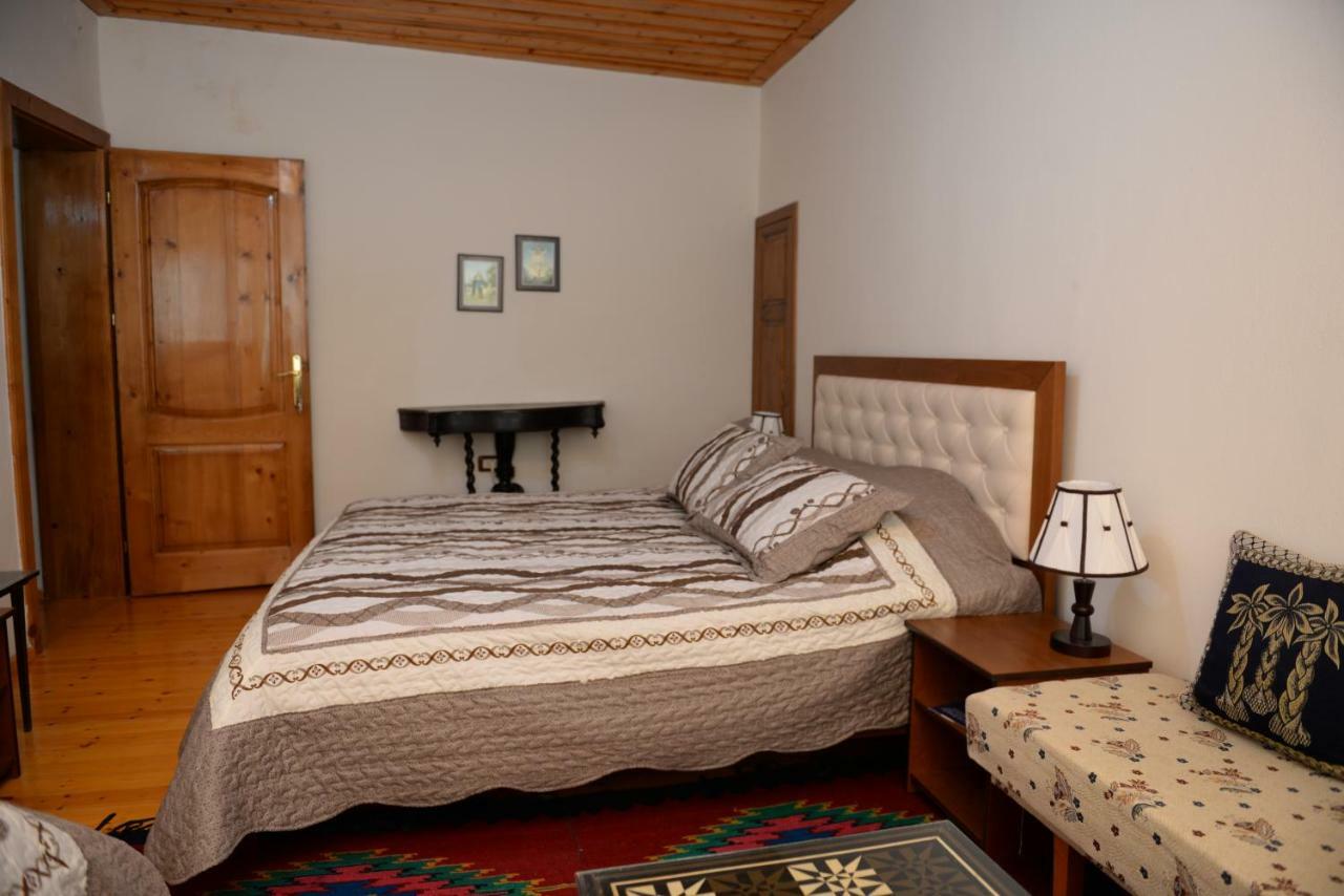 Guest House Taunus Μπεράτ Εξωτερικό φωτογραφία