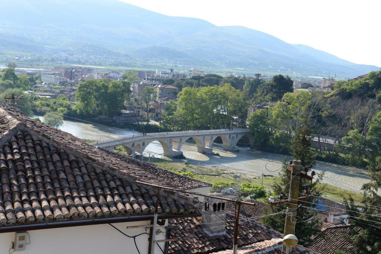 Guest House Taunus Μπεράτ Εξωτερικό φωτογραφία