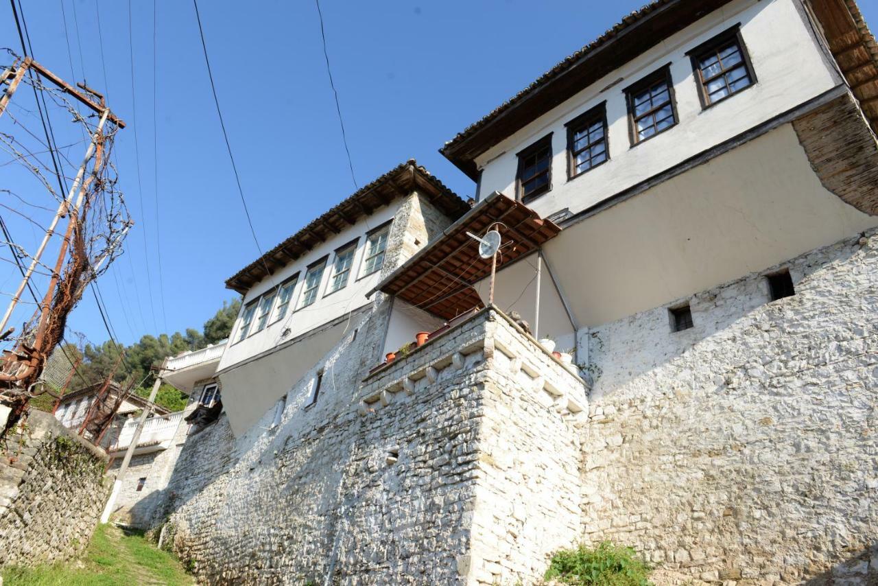 Guest House Taunus Μπεράτ Εξωτερικό φωτογραφία